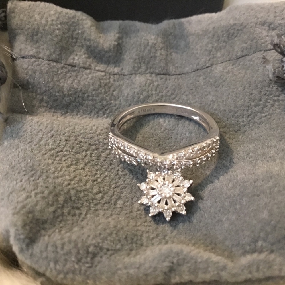 NWT Diamond Treasures SS 0.50TCW Diamond Sun Dangle Charm Crisscross Ring - Picture 11 of 16